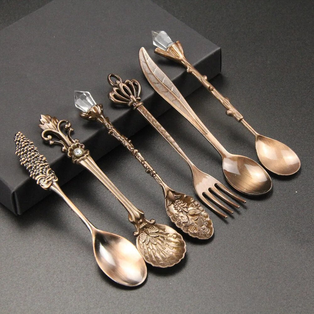 Vintage Engraved Teaspoon – Classic Elegance for Your Table